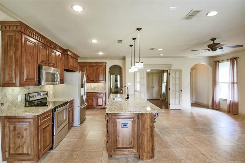 202 Captains Court, Granbury TX 76049 - Photo 14