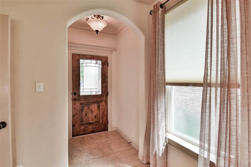 202 Captains Court, Granbury TX 76049 - Photo 4