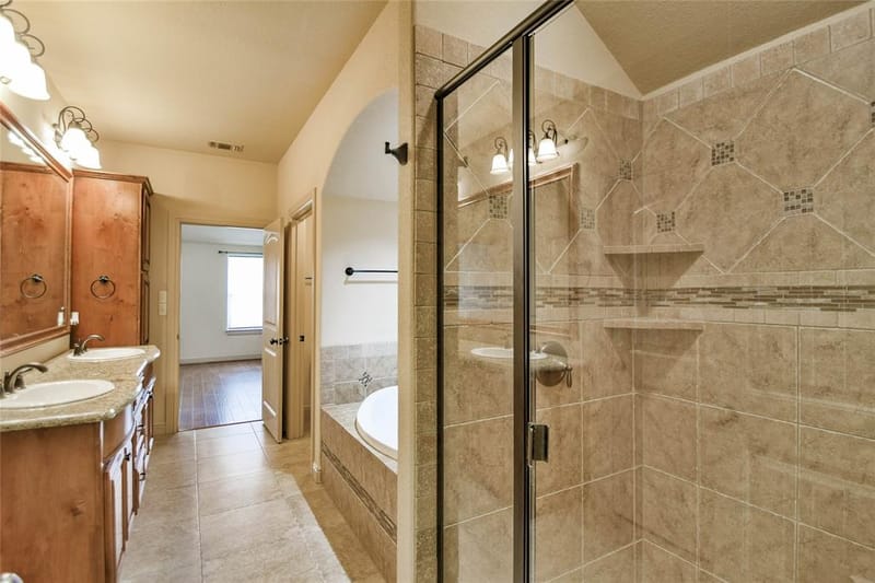 202 Captains Court, Granbury TX 76049 - Photo 25