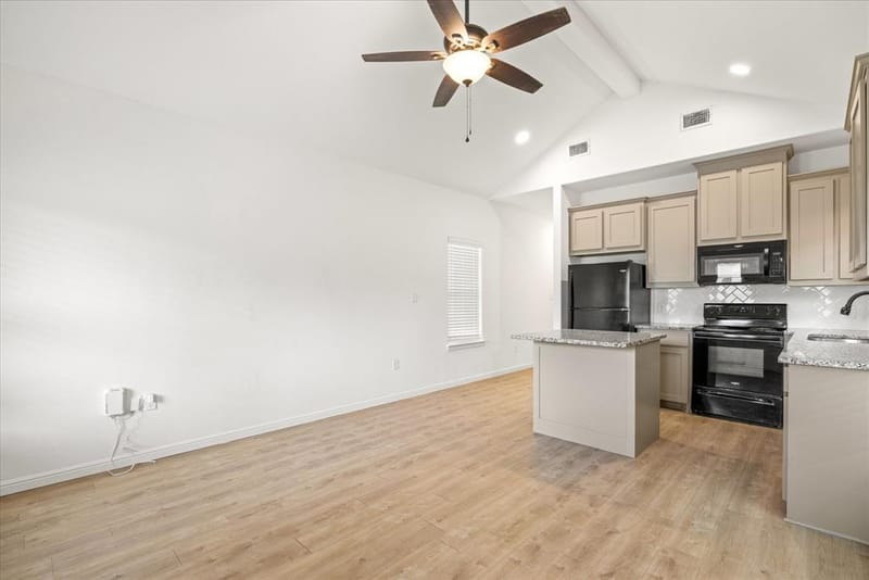 511 W 5th Street, Tolar TX 76476 - Photo 8