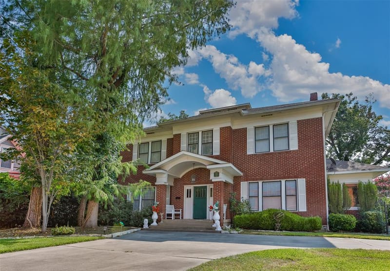 1118 S Lindsay Street, Gainesville TX 76240