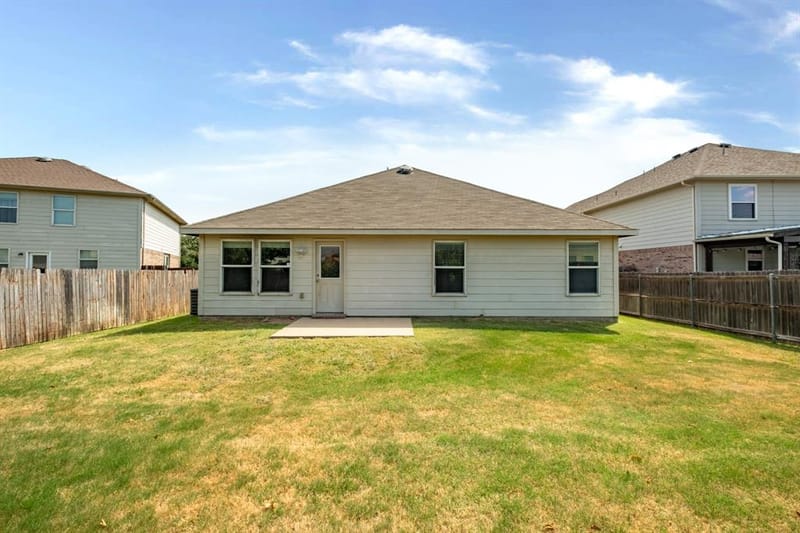 4605 Prairie Crossing Drive, Fort Worth TX 76244 - Photo 6