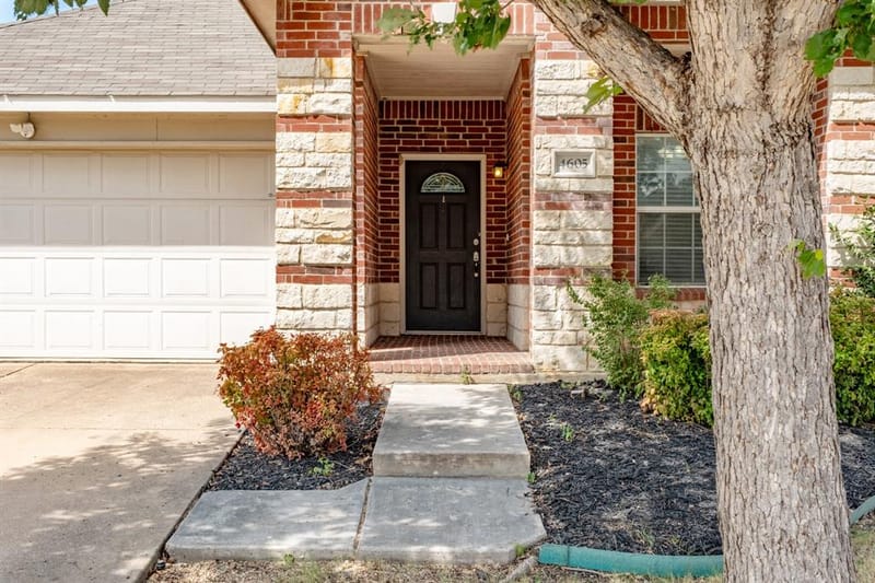 4605 Prairie Crossing Drive, Fort Worth TX 76244 - Photo 5