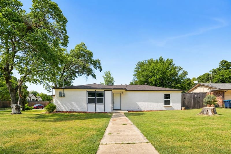 5001 Meadowbrook Drive, Fort Worth TX 76103