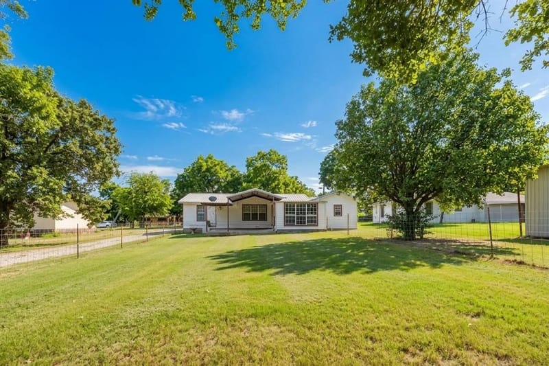 649 E Short Avenue, De Leon TX 76444 - Photo 30