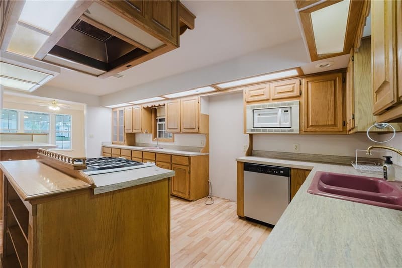 649 E Short Avenue, De Leon TX 76444 - Photo 11