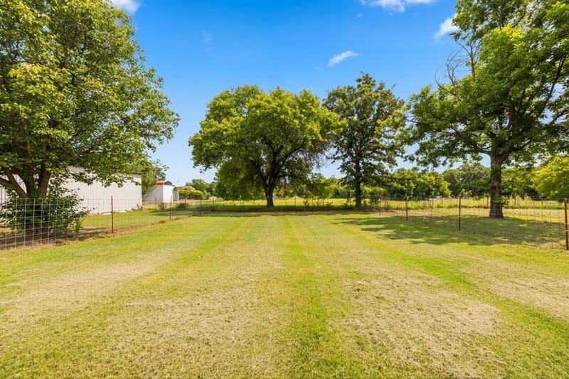 649 E Short Avenue, De Leon TX 76444 - Photo 31