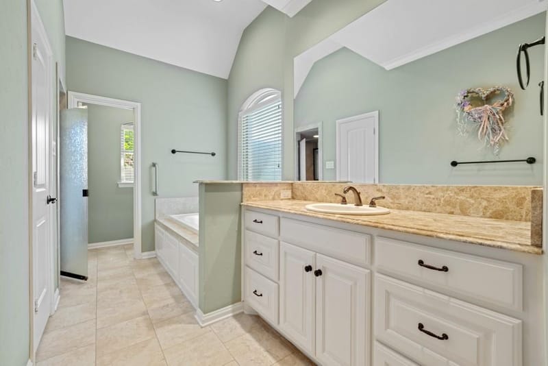 1904 Melbourne Drive, Pantego TX 76013 - Photo 22