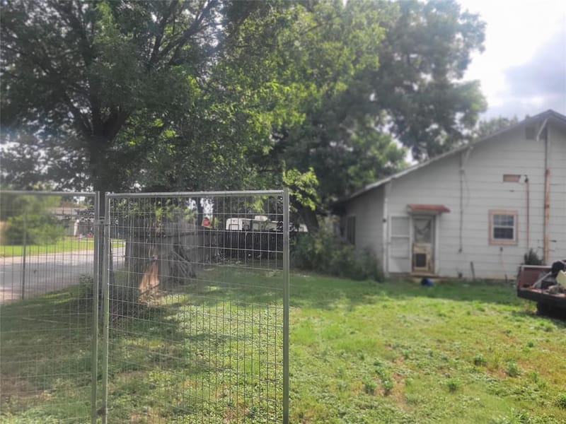 1701 6th Street, Brownwood TX 76801 - Photo 4