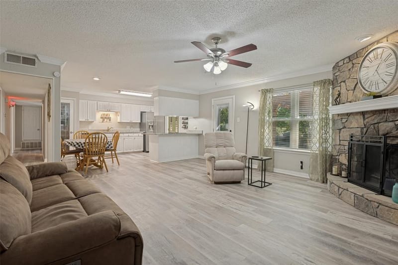 3217 Meadow Wood Lane, Bedford TX 76021 - Photo 6