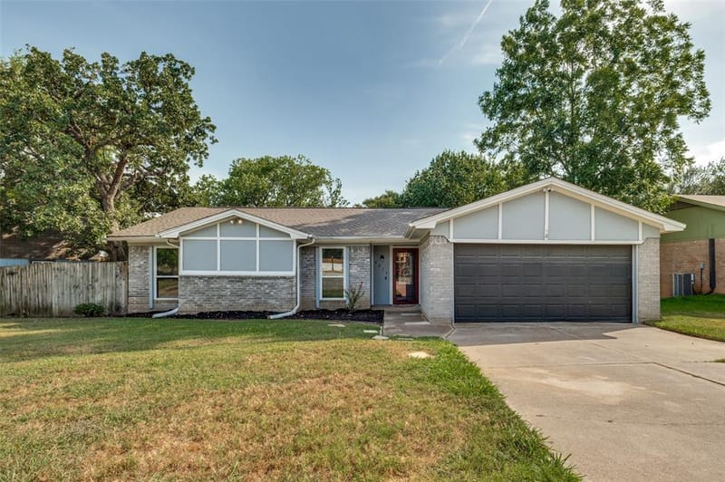 3217 Meadow Wood Lane, Bedford TX 76021