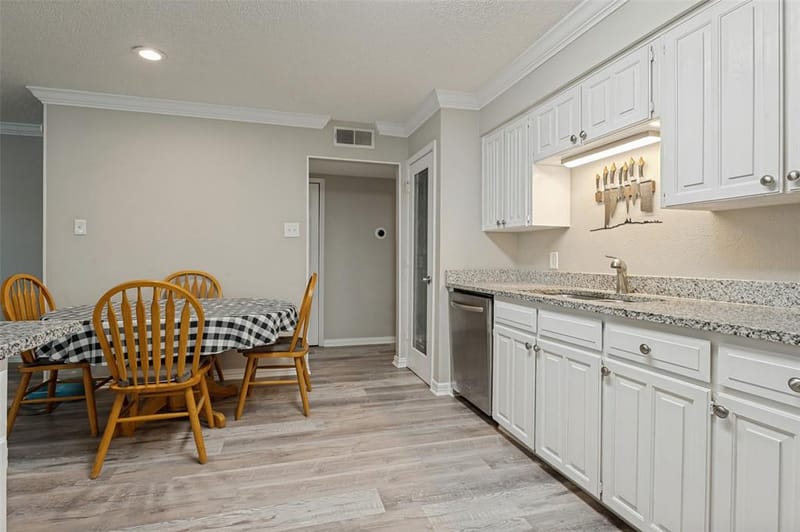 3217 Meadow Wood Lane, Bedford TX 76021 - Photo 10