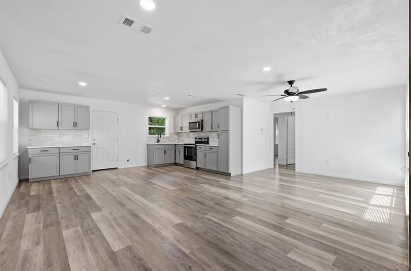 810 N Carrier Parkway, Grand Prairie TX 75050
