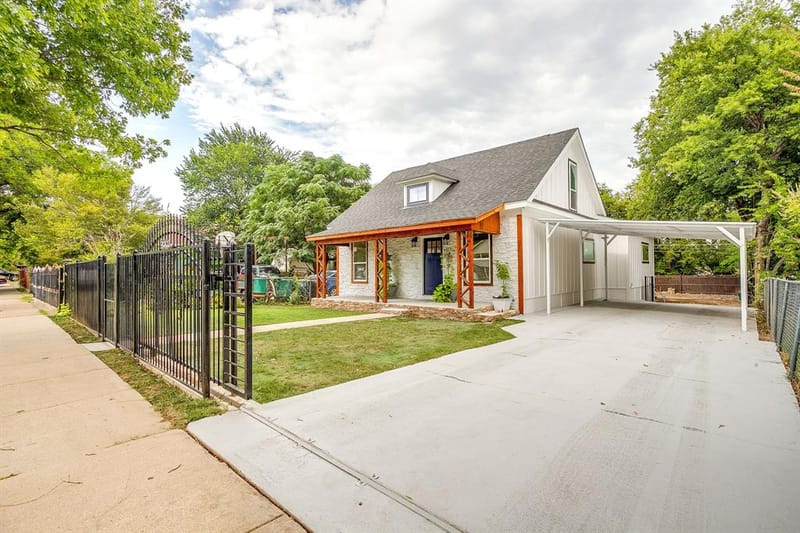 2214 Pearl Avenue, Fort Worth TX 76164 - Photo 2