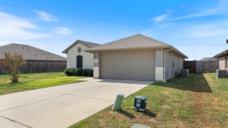 121 Willowbend Loop, Mabank TX 75147 - Photo 2