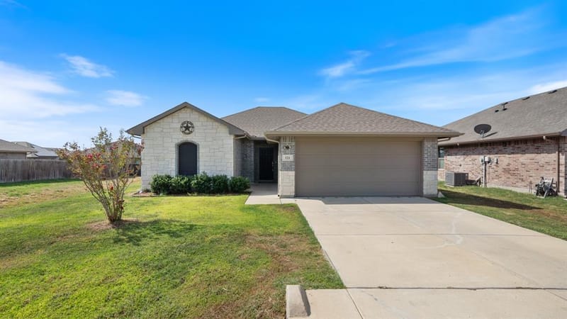121 Willowbend Loop, Mabank TX 75147