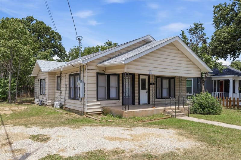 1317 Avenue C, Brownwood TX 76801