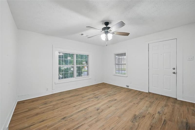906 E Houston Street, Sherman TX 75092 - Photo 9