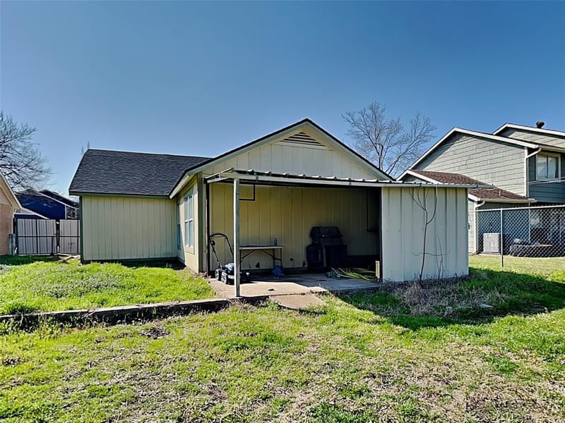 1621 Scottsdale Drive, Arlington TX 76018 - Photo 12