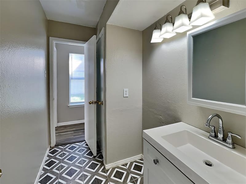 1621 Scottsdale Drive, Arlington TX 76018 - Photo 10