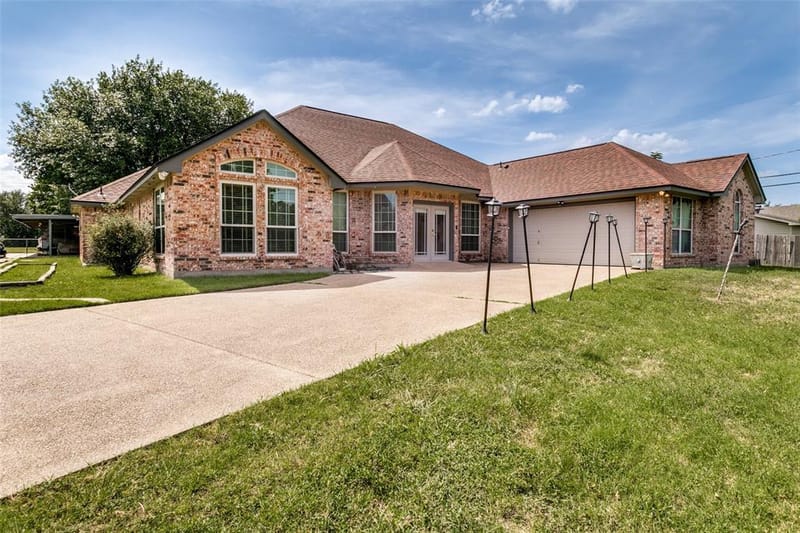 1425 Tobie Layne Street, Benbrook TX 76126