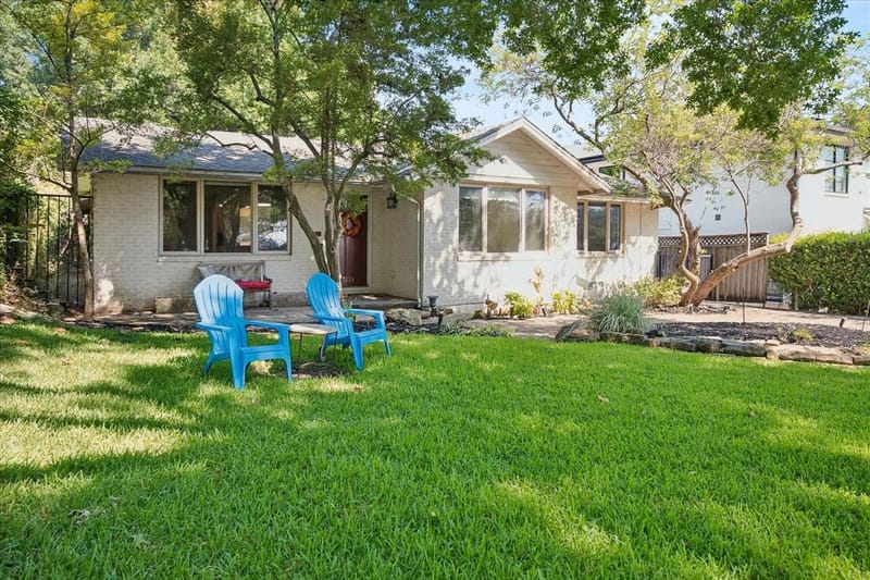 7233 Meadow Lake Avenue, Dallas TX 75214 - Photo 2