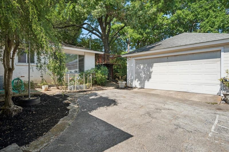 7233 Meadow Lake Avenue, Dallas TX 75214 - Photo 26