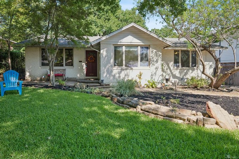 7233 Meadow Lake Avenue, Dallas TX 75214