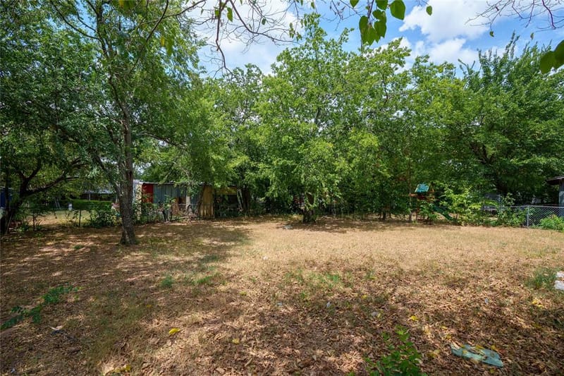404 Campbell Street, Bowie TX 76230 - Photo 13