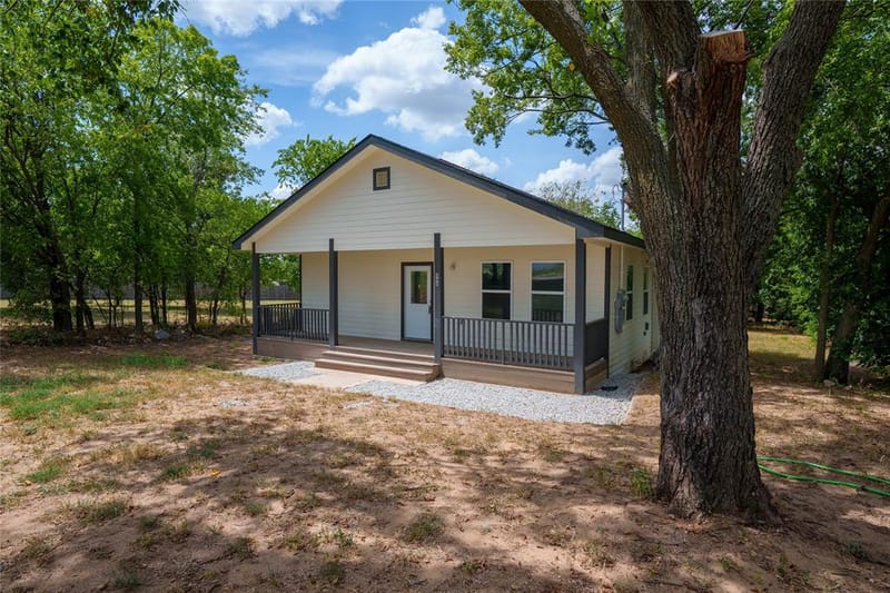 404 Campbell Street, Bowie TX 76230 - Photo 17