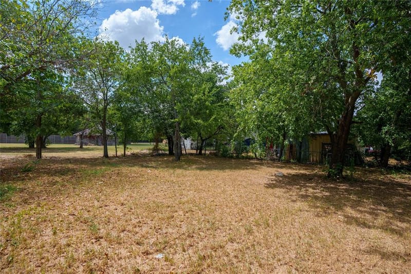 404 Campbell Street, Bowie TX 76230 - Photo 16