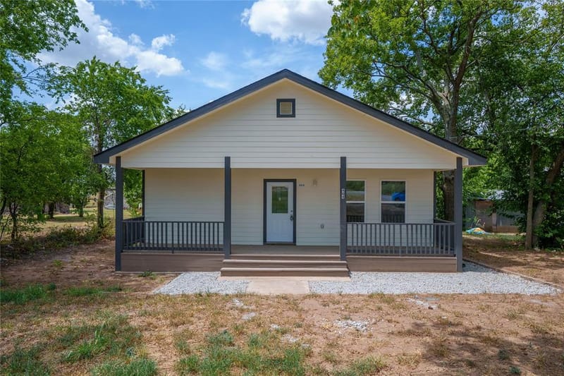 404 Campbell Street, Bowie TX 76230