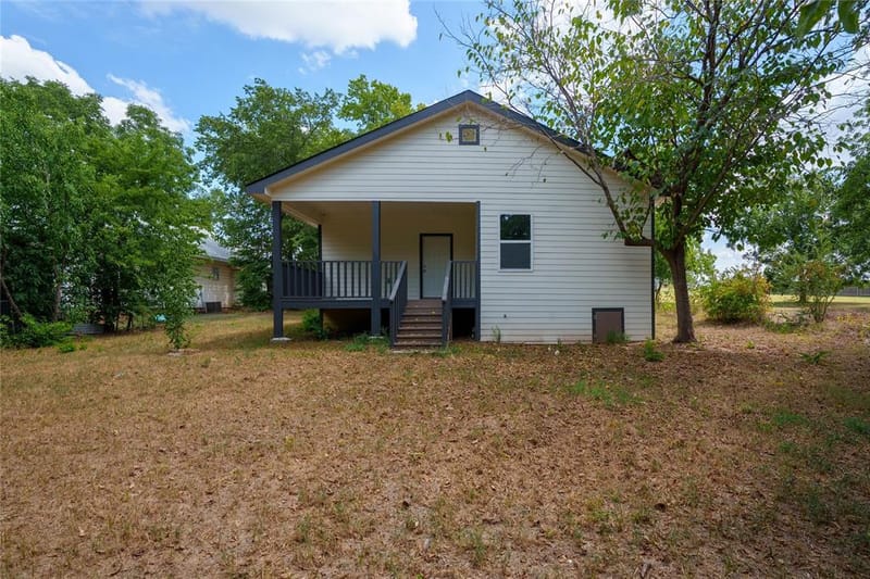 404 Campbell Street, Bowie TX 76230 - Photo 11