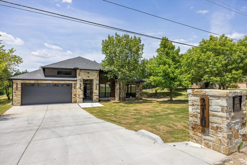 210 Knob Hill Drive, Granbury TX 76048 - Photo 5