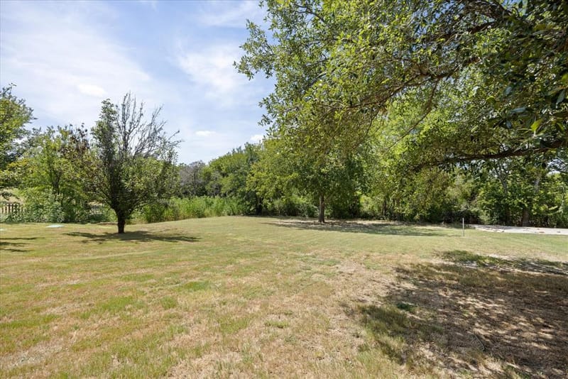 210 Knob Hill Drive, Granbury TX 76048 - Photo 33