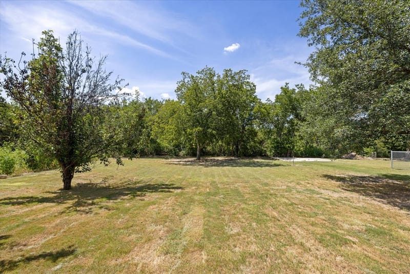 210 Knob Hill Drive, Granbury TX 76048 - Photo 37