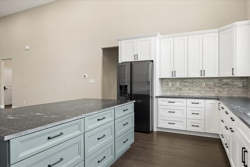 210 Knob Hill Drive, Granbury TX 76048 - Photo 11