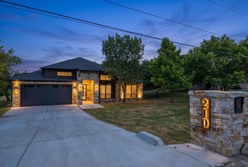 210 Knob Hill Drive, Granbury TX 76048 - Photo 4