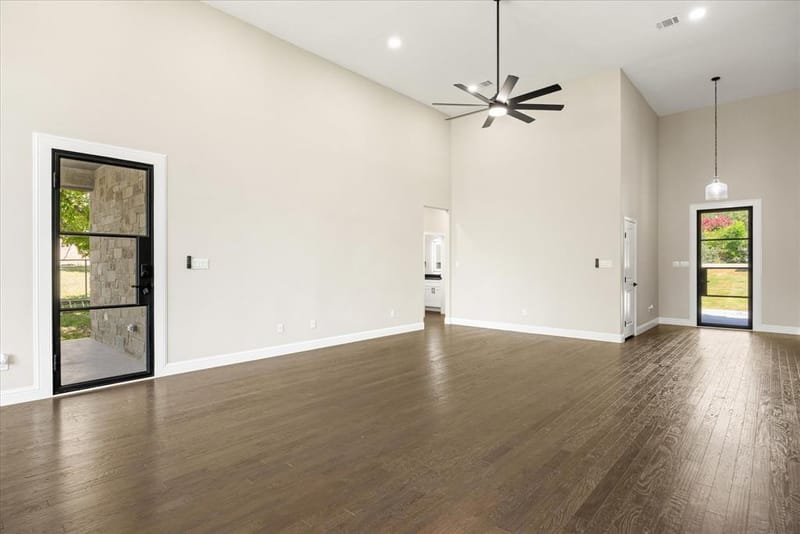 210 Knob Hill Drive, Granbury TX 76048 - Photo 8