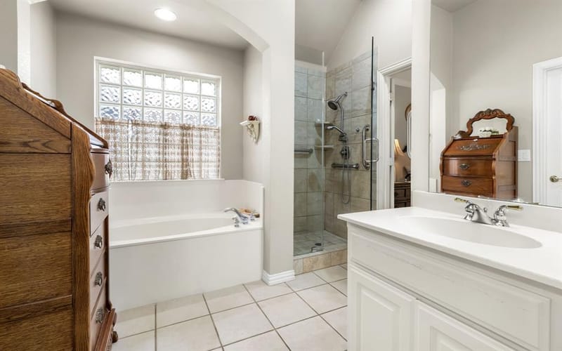 809 Lake Point Circle, McKinney TX 75072 - Photo 32