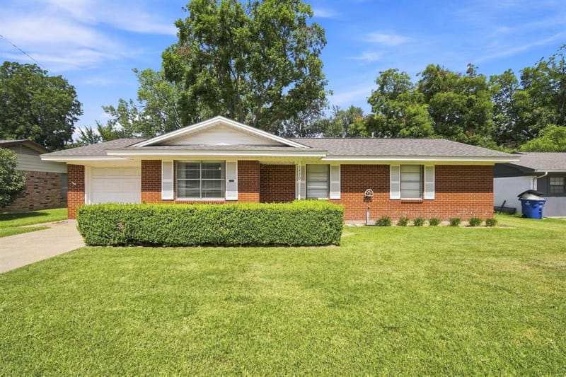 1420 Austin Drive, Ennis TX 75119 - Photo 2