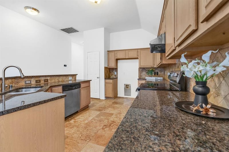 334 Touchdown Drive, Irving TX 75063 - Photo 17