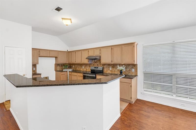 334 Touchdown Drive, Irving TX 75063 - Photo 16