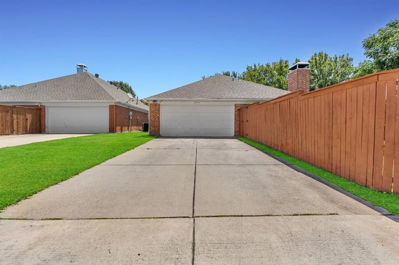 334 Touchdown Drive, Irving TX 75063 - Photo 36