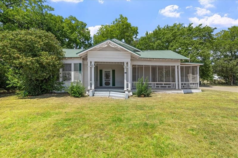 106 N 1st Street W, Dawson TX 76639