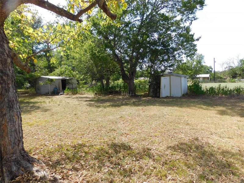 106 N 1st Street W, Dawson TX 76639 - Photo 35