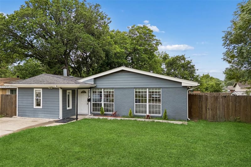 2519 Maverick Avenue, Dallas TX 75228 - Photo 2
