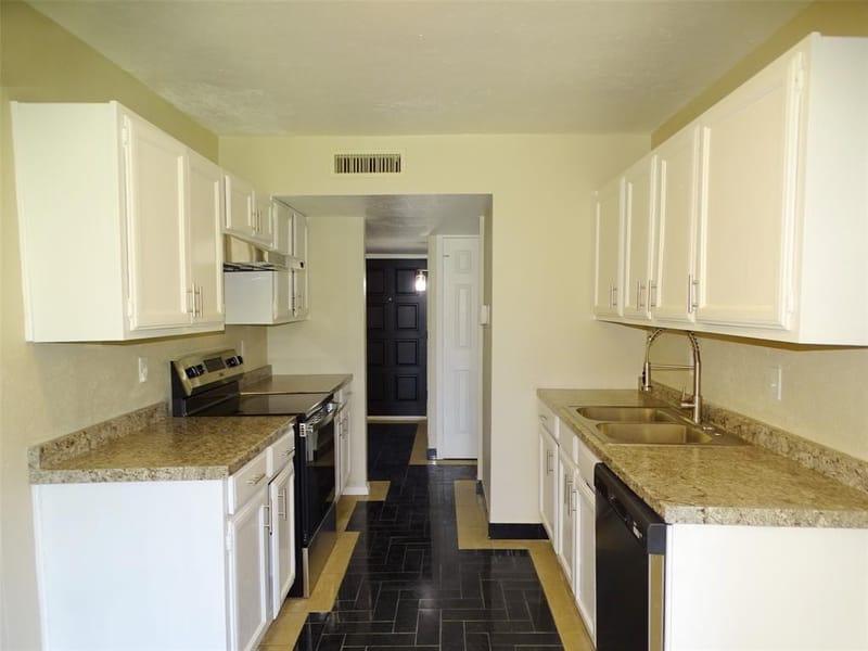 7220 Emory Oak Lane, Dallas TX 75249 - Photo 13