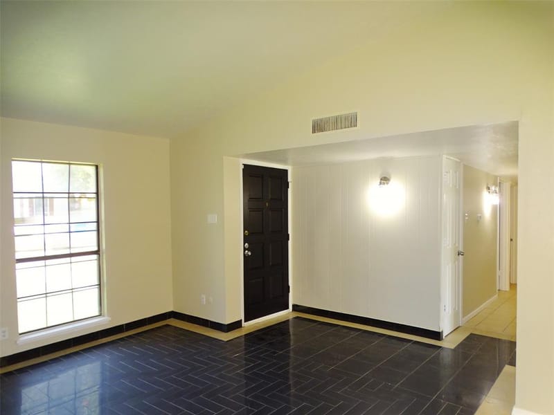 7220 Emory Oak Lane, Dallas TX 75249 - Photo 4