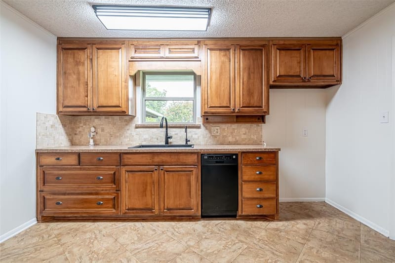 4620 E Holiday Estates Court, Granbury TX 76049 - Photo 10